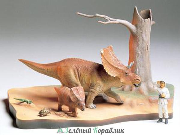 60101 1/35 Диорамма "Часмосаурус с фигурой детеныша, один человек, ящерица, черепаха, дерево, подставка в виде ландшафта". (Chasmosaurus Diorama Set)