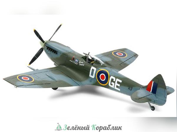 60321 1/32 Supermarine Spitfire Mk.XVIe, с набором фототравления, 2 фигурами пилотов и подставкой