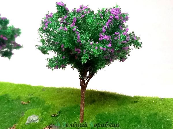 D10164 Макет дерева с фиолетовыми цветами (высота 90 мм)