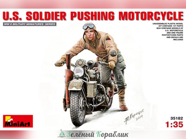 MNA35182 Американский солдат толкающий мотоцикл