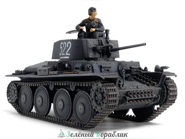 32583 1/48 Немецкий танк Panzer 38(t) Ausf.E/F с фигурой танкиста