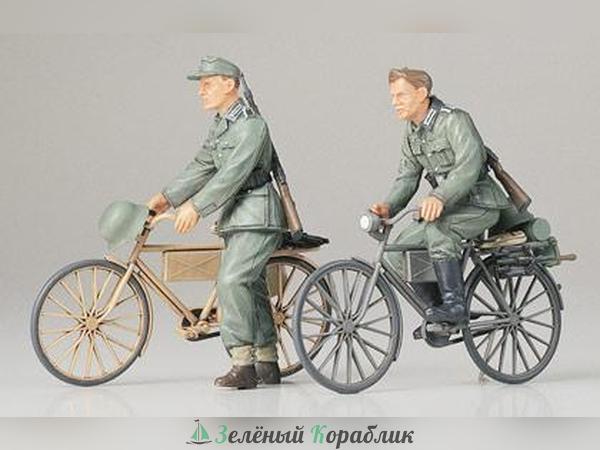 35240 Нем. солдаты (2ф) с велосипедами (стоячие в М36 форме, в движении в М43)