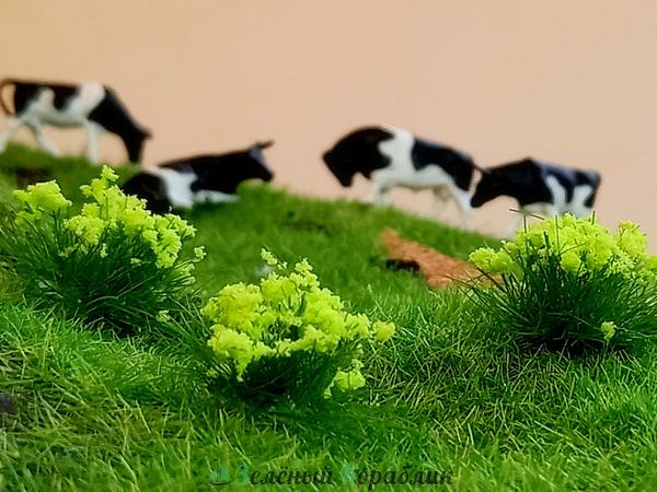 D10335 Пучки травы (декоративные кочки) со светло-зелеными цветами (ширина 25 мм, высота 15 мм), 5 шт.